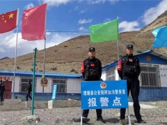 “馬背警察”護(hù)航海拔5千米的“蟲草山” ()