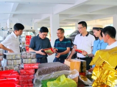 中華全國供銷合作總社昆明食用菌研究所所長孫達鋒到尋烏安遠調(diào)研指導食用菌發(fā)展 ()