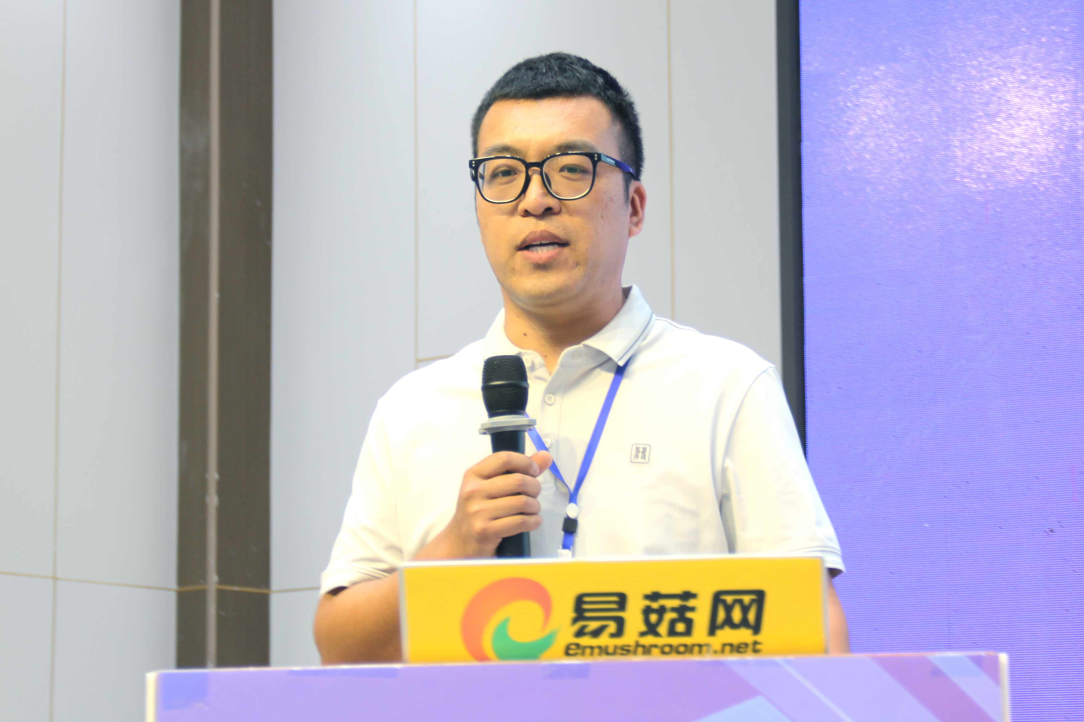 劉高磊：大球蓋菇大田早秋栽培與室內層架栽培關鍵技術 ()